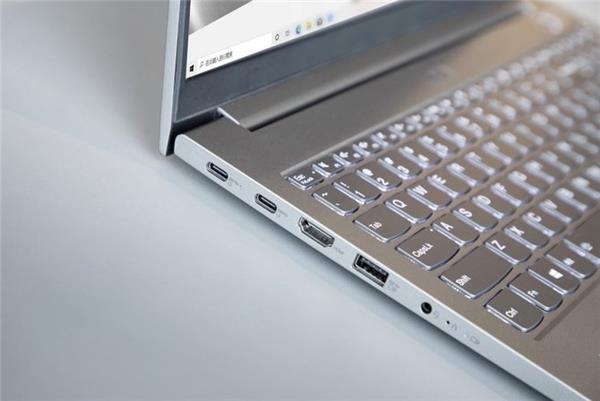 ThinkBook 15 ports